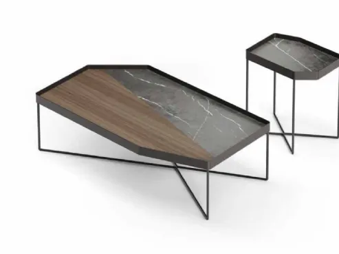 Tavolino dal design geometrico, con struttura ad incrocio in metallo verniciato e piano in finiture varie Kirk di Doimo Salotti