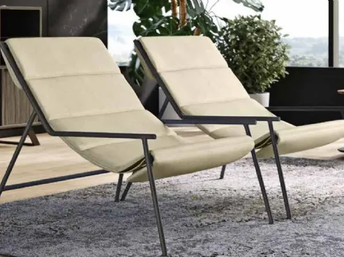 Poltroncina elegante ma minimal Moon di Doimo Salotti