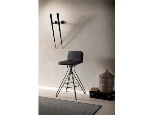 Sgabello di Ozzio modello Caleb