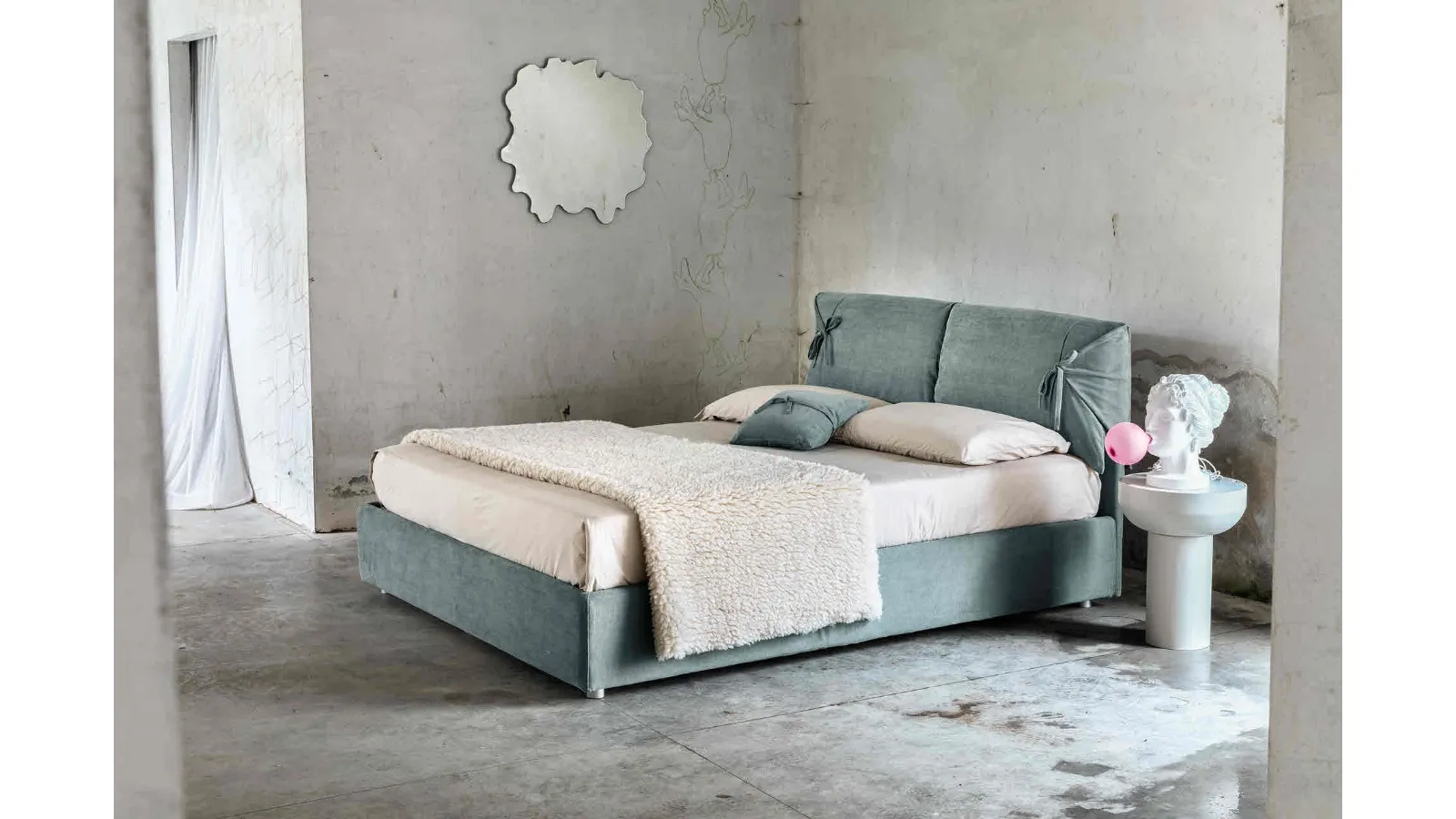 Letto imbottito Jackie di Veneran