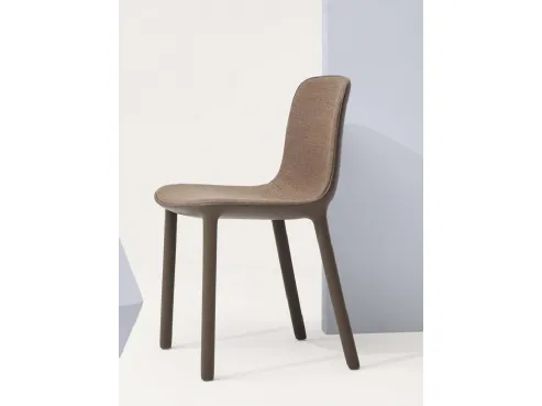 Sedia in legno verniciato con imbottitura in tessuto Freya di Infiniti