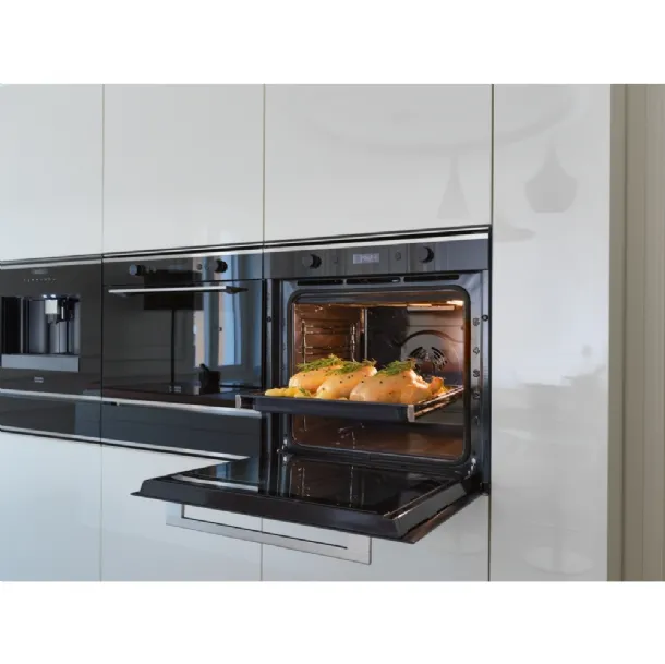 Forno a microonde Mythos versatile e potente di Franke