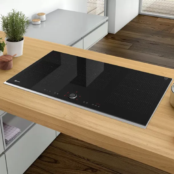 Piano cottura a induzione 90 cm con profili di NEFF