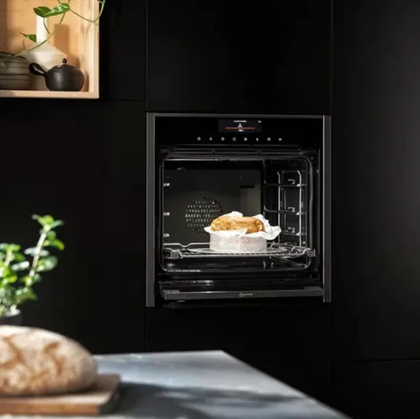 Forno da incasso con porta a scomparsa Slide&Hide di NEFF