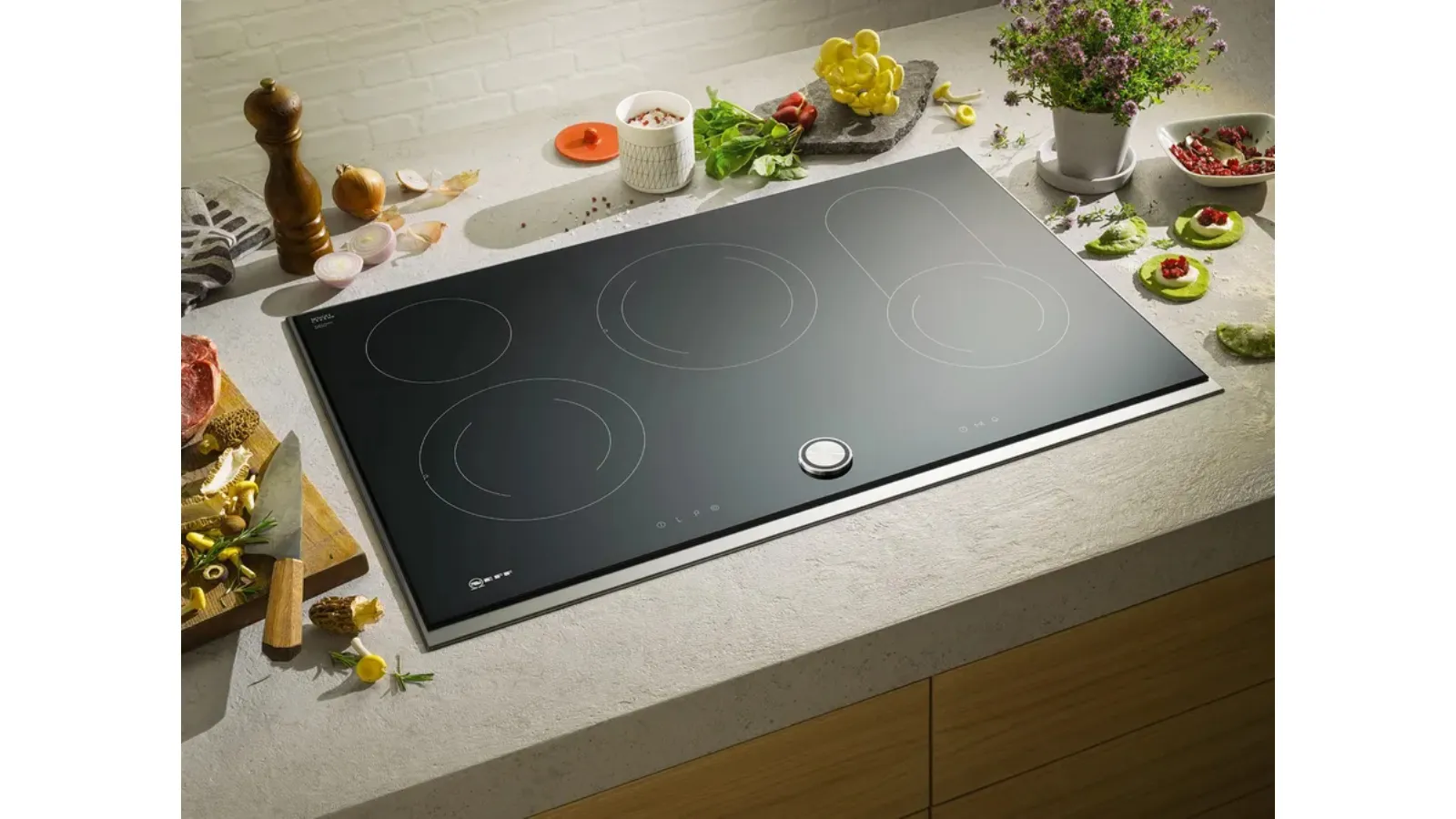 Piano cottura a induzione in Vetroceramica di NEFF