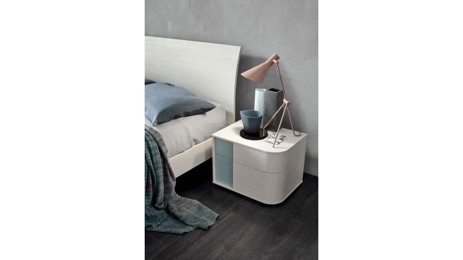 Comodino Bold in Olmo Artico laccato Nuvola di Maronese Acf
