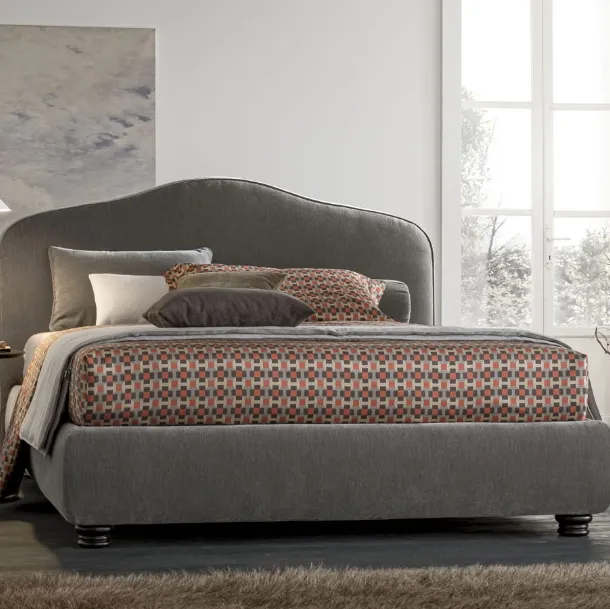 Letto in tessuto con testiera sagomata Althea di V&Nice