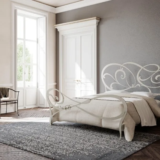 Letto di design in ferro lavorato a mano Floris di Barel