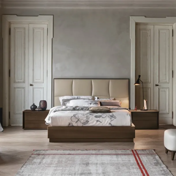 Letto Prestige con testiera imbottita rivestita in ecopelle di Tomasella