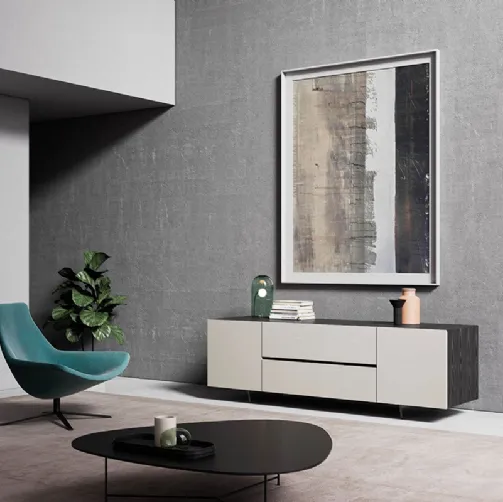 Madia Madam con ante in legno laccate Argilla e scocca in Frassino fumo di Pizzolato