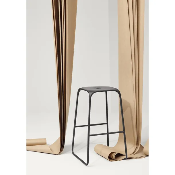 Sgabello Bobo Stool in polipropilene e acciaio di Infiniti