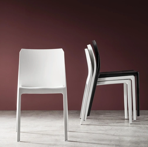 Sedia impilabile in polipropilene Clelia di Maronese