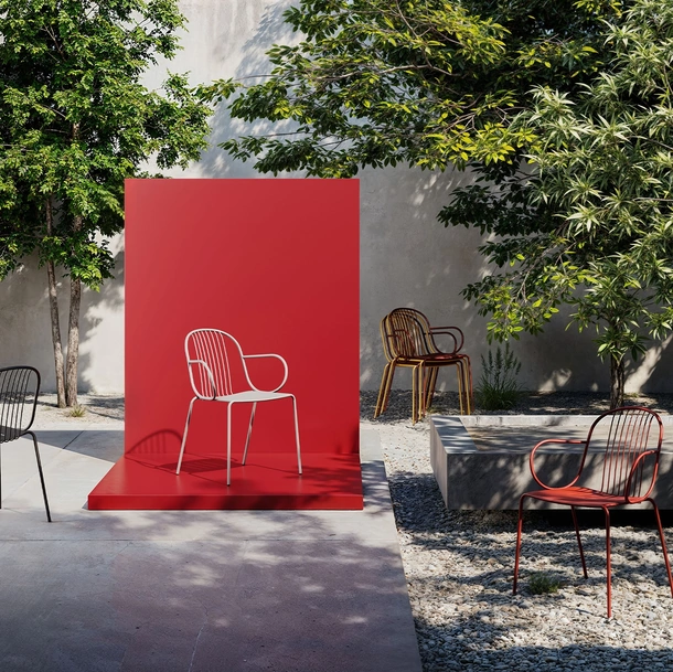 Sedia impilabile Diane di Infiniti