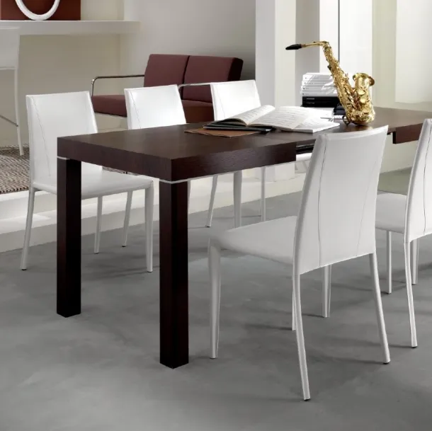 Sedia moderna da pranzo Isabel in metallo e pelle di Eurosedia