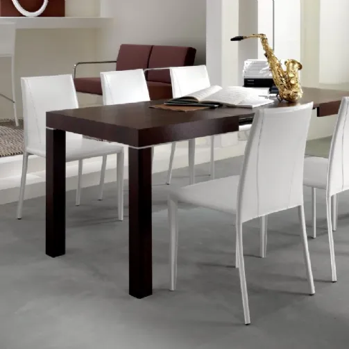 Sedia moderna da pranzo Isabel in metallo e pelle di Eurosedia