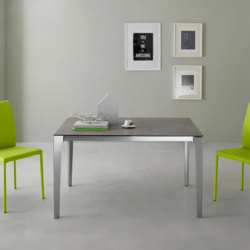 Sedia Miriam con struttura in metallo e rivestimento in pelle di Eurosedia