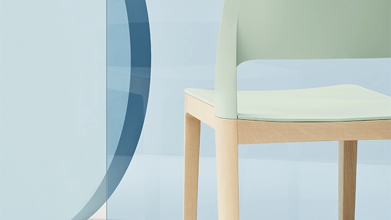 Sedia Settesusette in polipropilene con gambe in Faggio massello Naturale di Infiniti