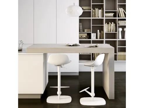 Sgabello in acciaio verniciato e scocca con rivestimento in ecopelle Pure Loop Mini Updown di Infiniti