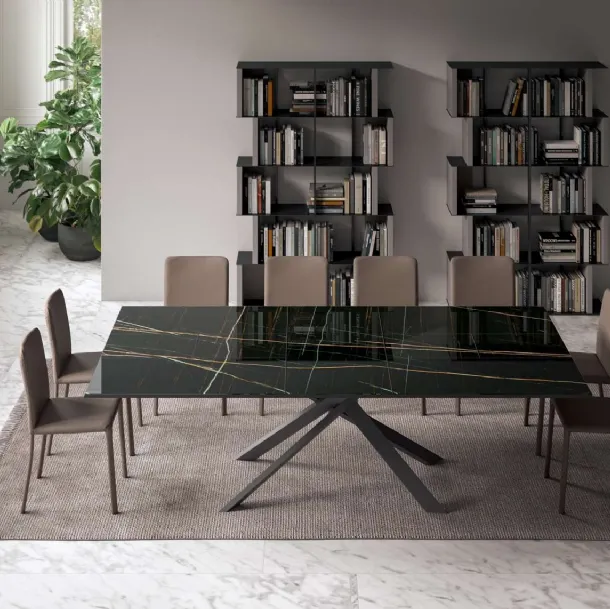 Tavolo allungabile e allargabile 4x4 in Marble Glass Sahara Noir Lucido e base in metallo di Ozzio
