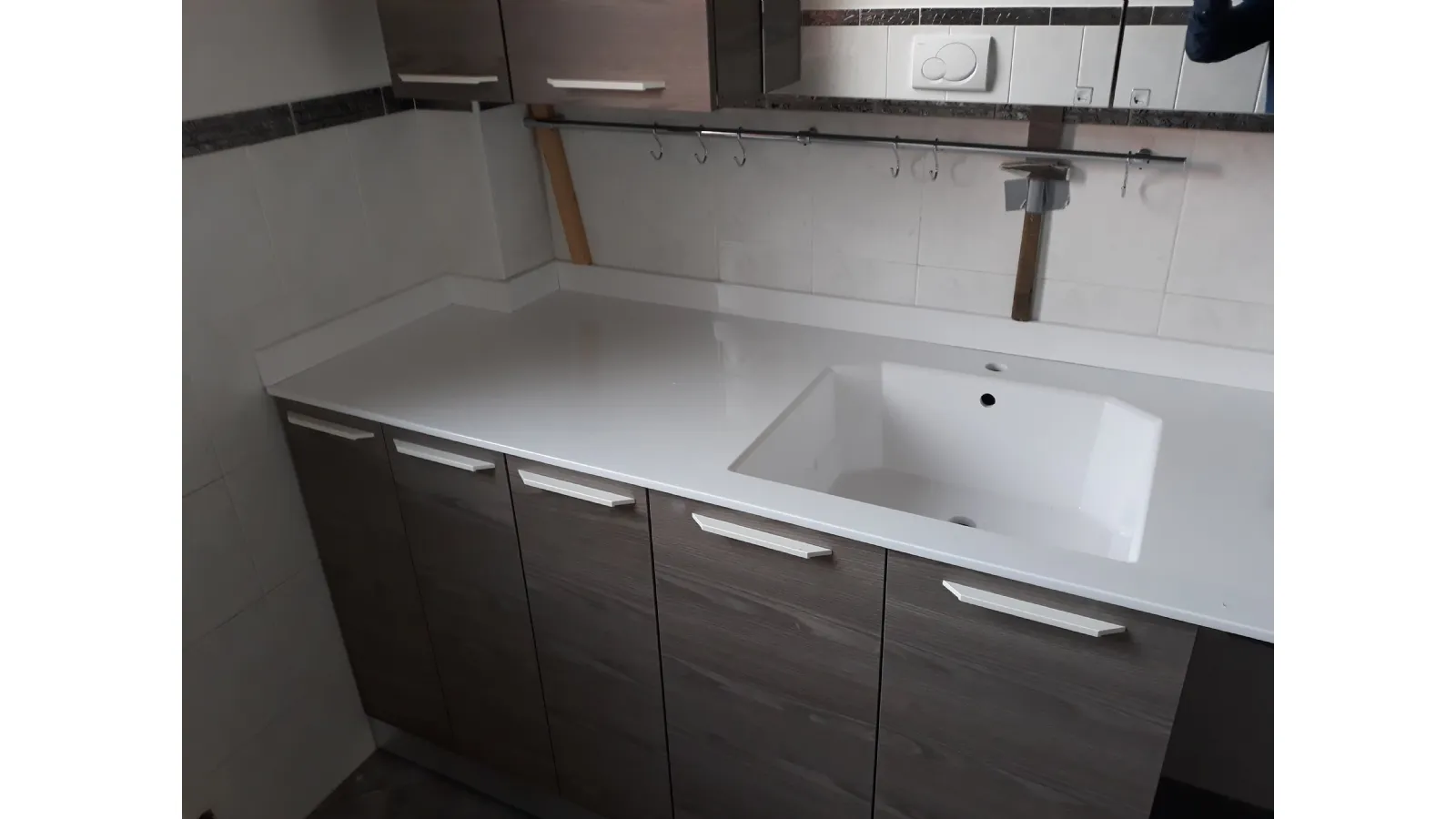 arredo bagno portalavatrice e vasca integrata