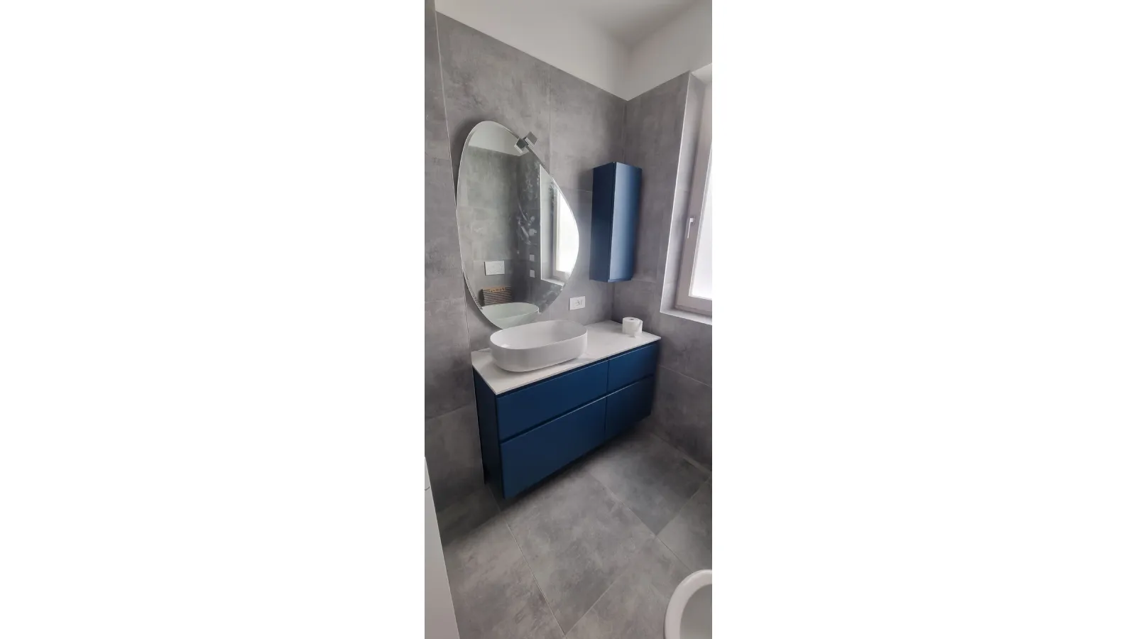 Arredo bagno moderno sospeso