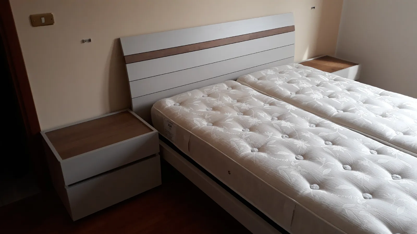 camera completa letto legno con doghe e armadio gola