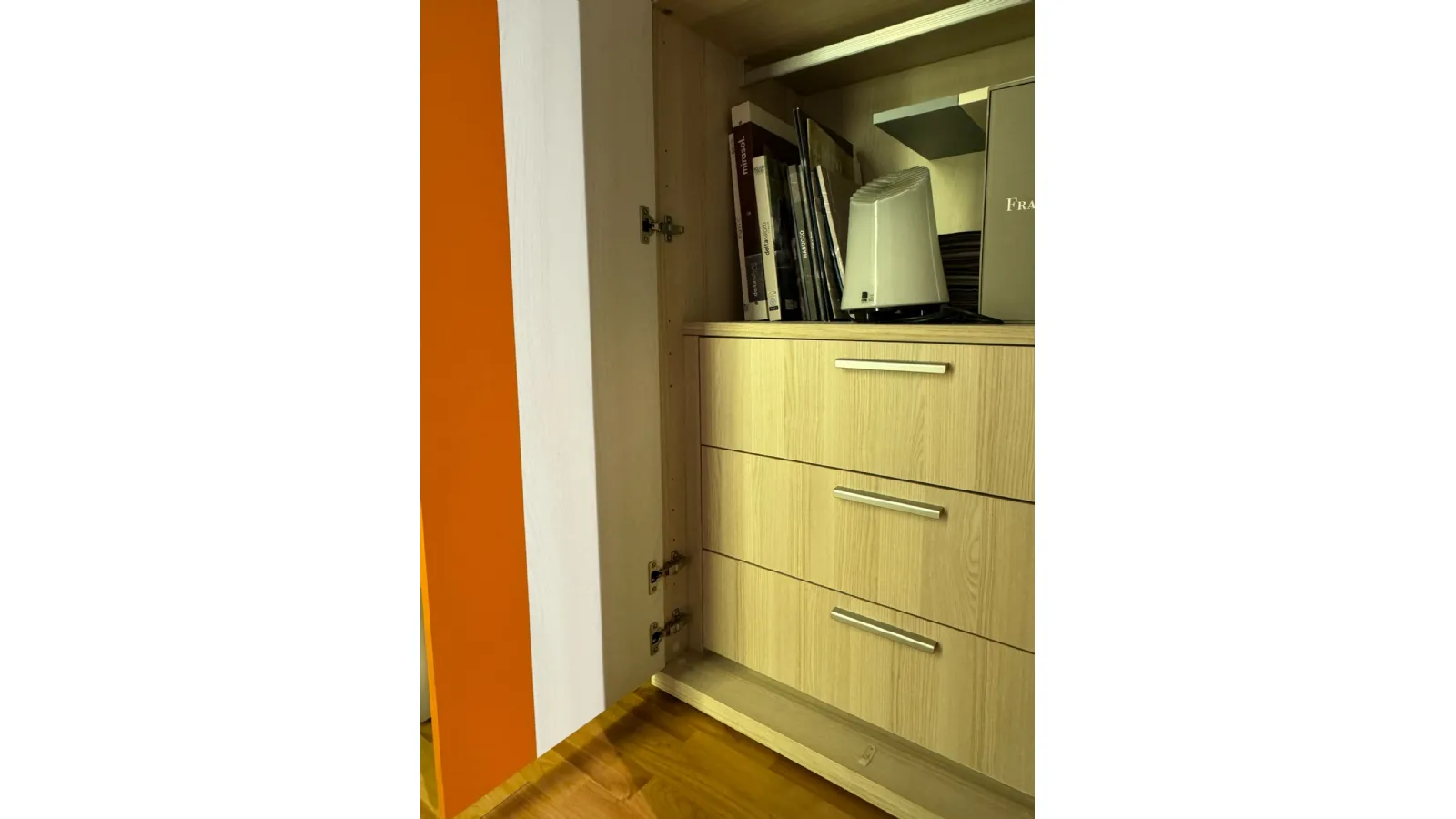 Cameretta offerta con letto a scomparsa