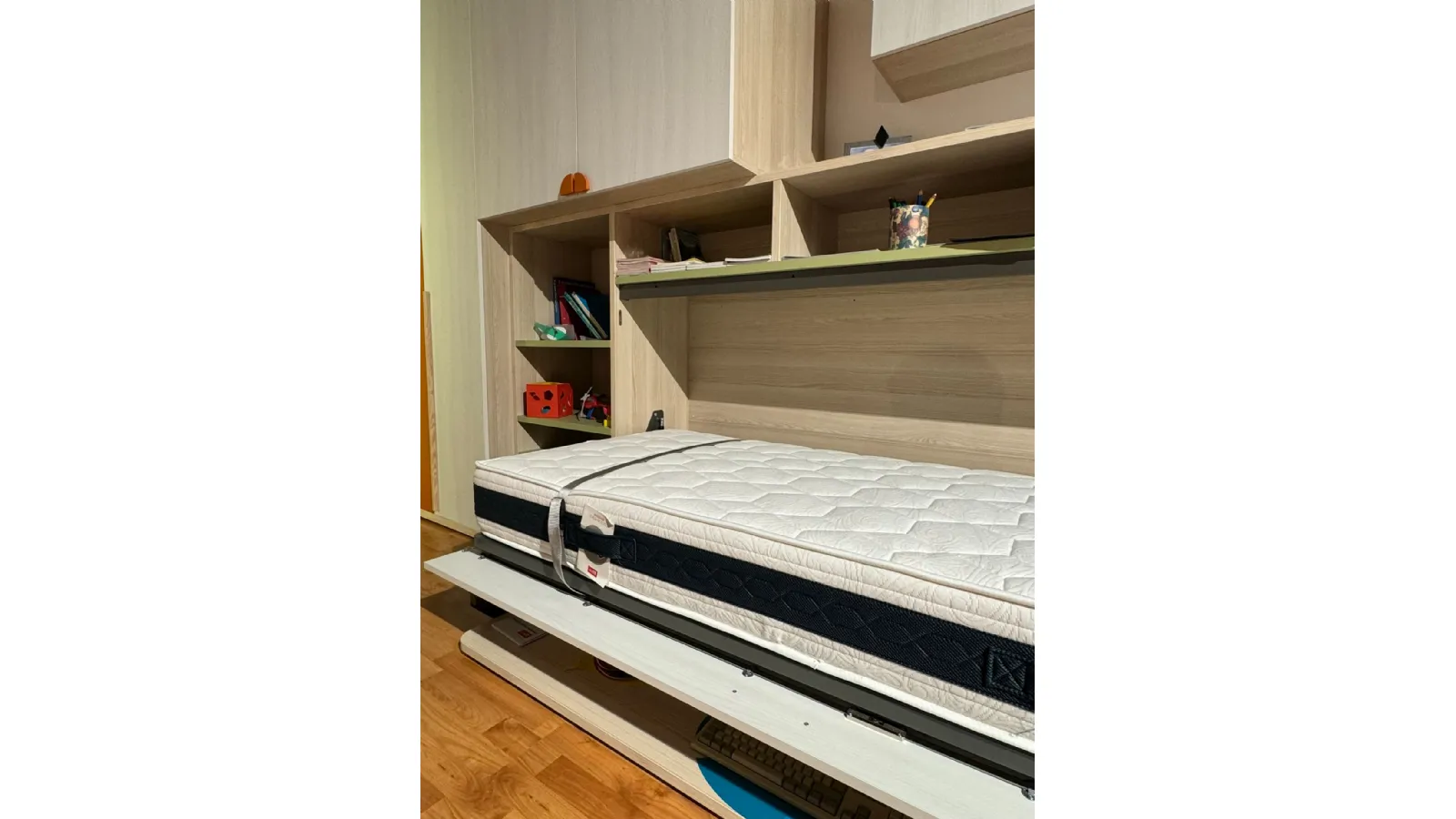 Cameretta offerta con letto a scomparsa
