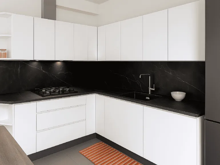 Cucina angolare bianca con top e schienale scuro