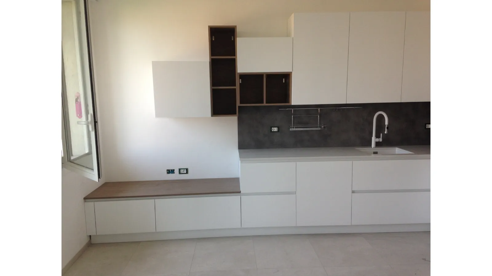 cucina angolare con scanso pilastro piu zona living