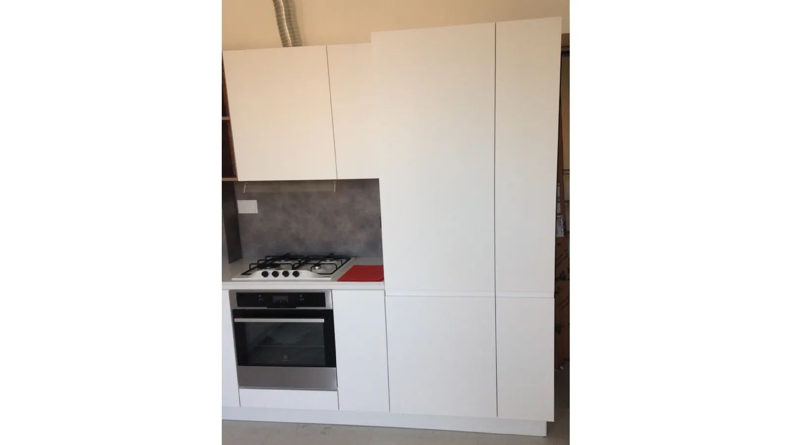 cucina angolare con scanso pilastro piu zona living