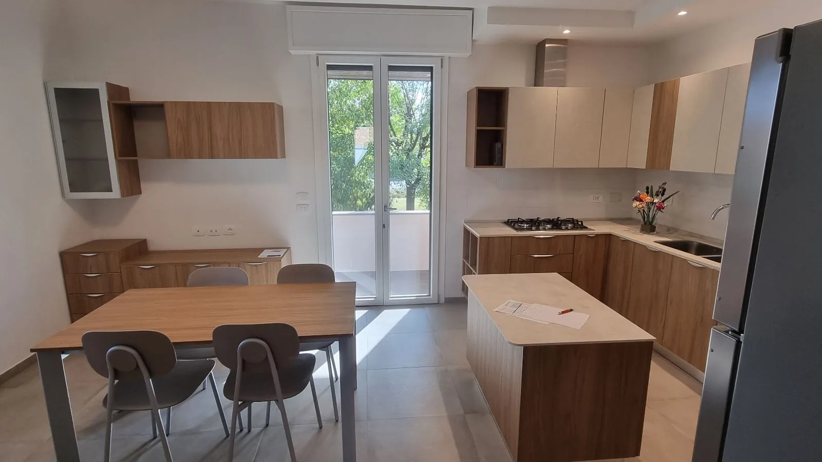 Cucina completa di zona living ambiente unico