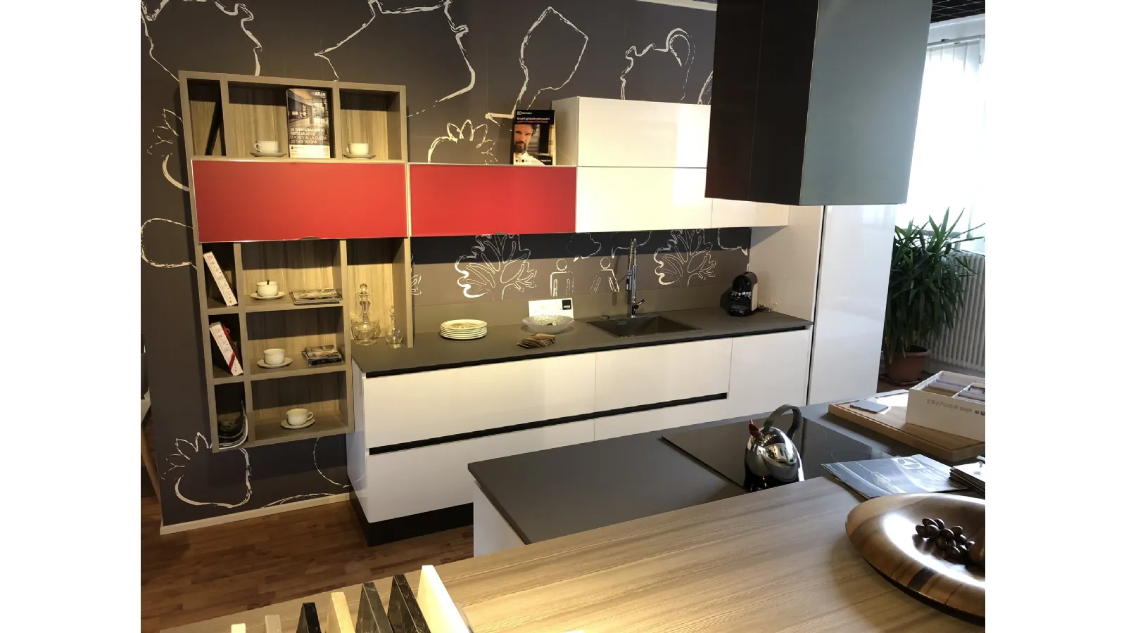 cucina Erika aran prezzo scontao moderna con isola bianco lucido