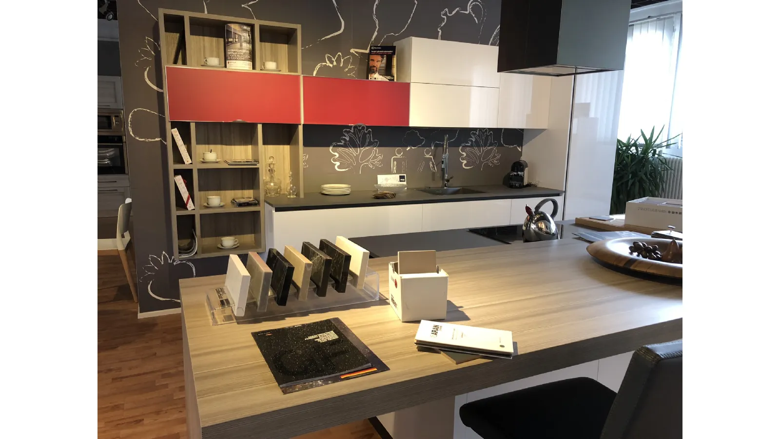 cucina Erika aran prezzo scontao moderna con isola bianco lucido