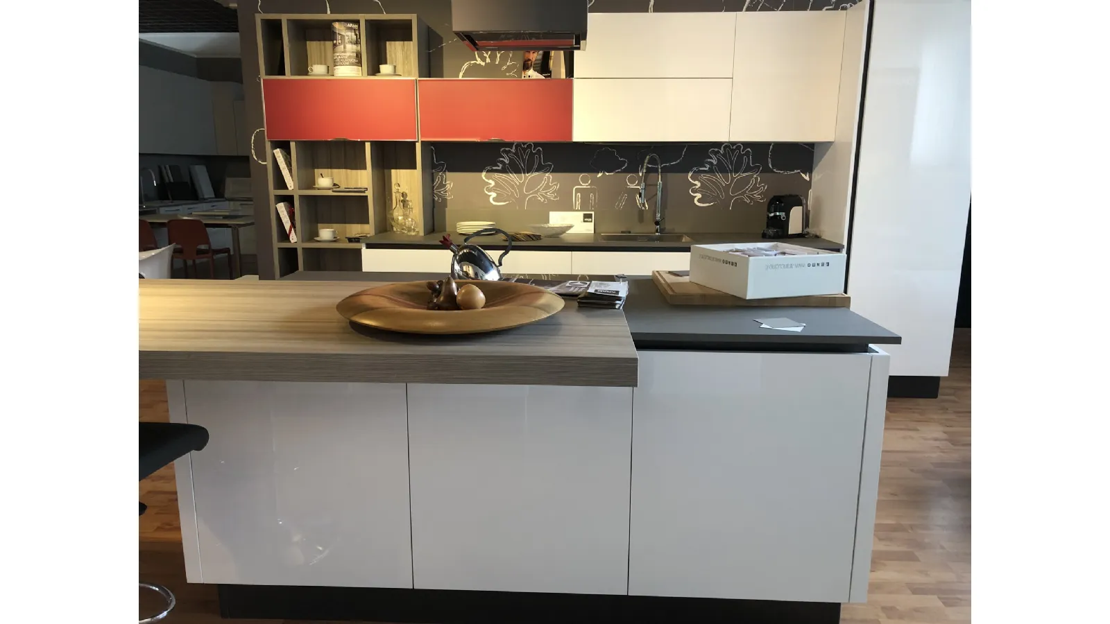 cucina Erika aran prezzo scontao moderna con isola bianco lucido