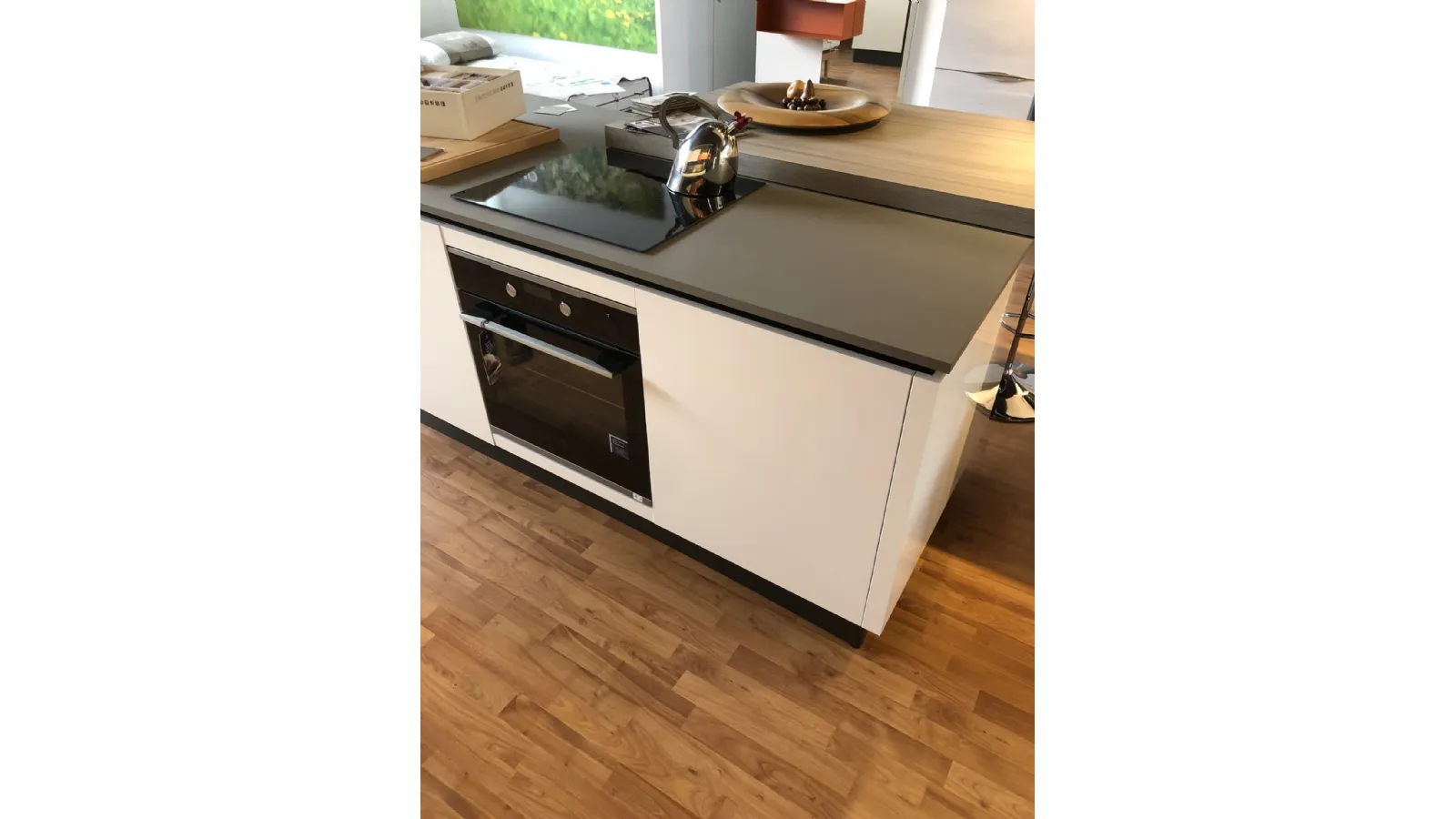 cucina Erika aran prezzo scontao moderna con isola bianco lucido