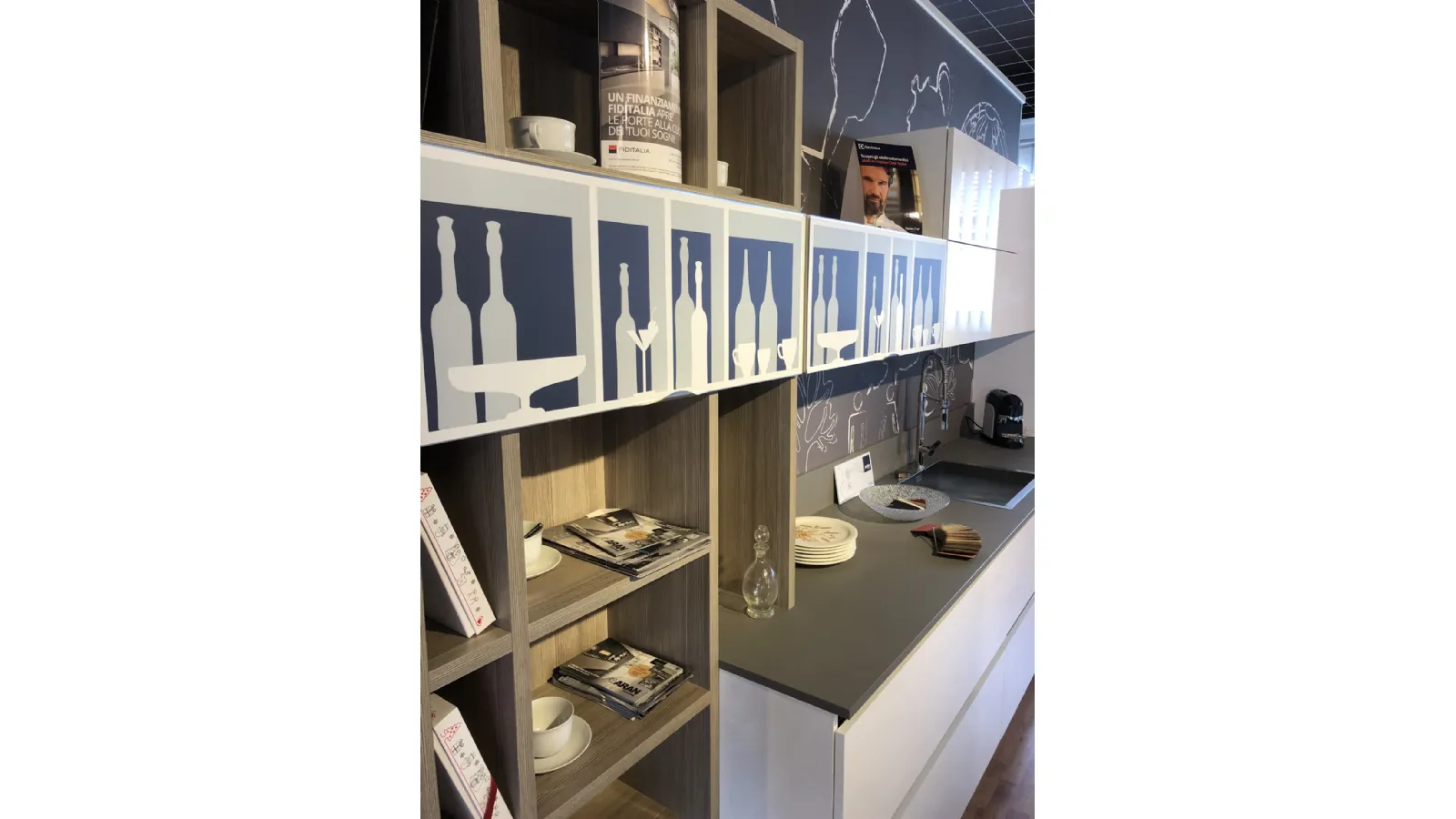 cucina Erika aran prezzo scontao moderna con isola bianco lucido