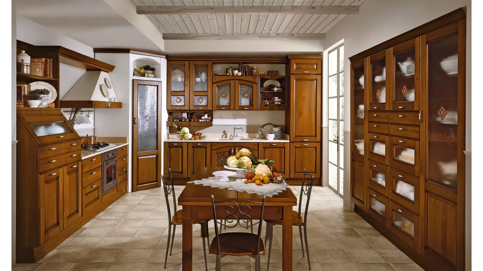 Cucina Classica Etrusca angolare in legno e vetro decorato di Aran