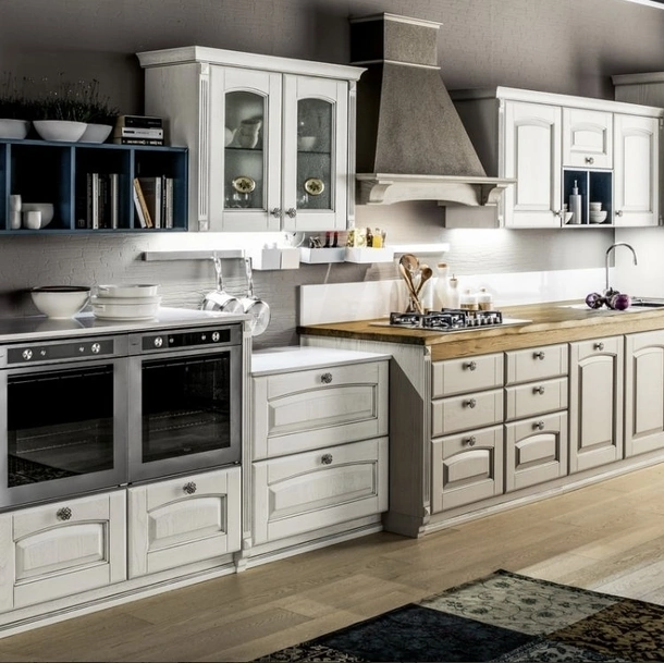 Cucina Classica lineare Magda 05 in legno di Rovere Decapé Gesso e Ecru di Arrex