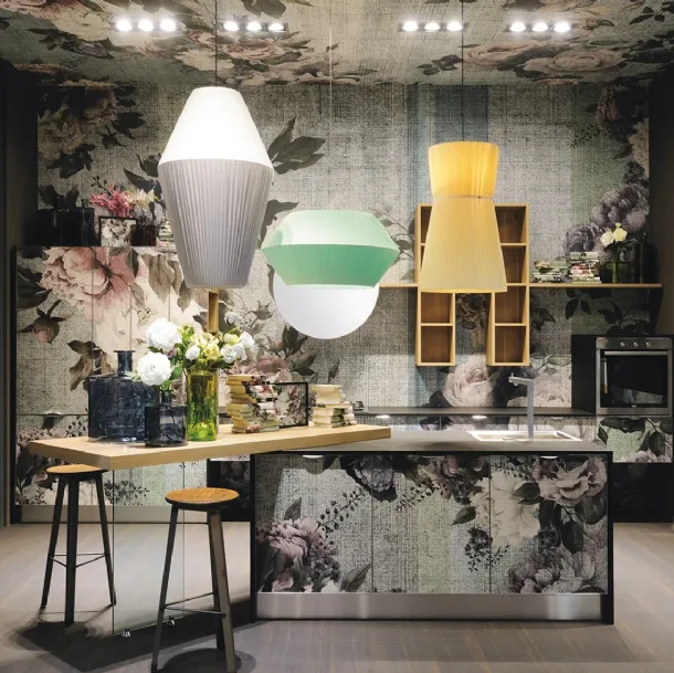 Cucina Design Cover con penisola in legno e decorazione floreale di Aran