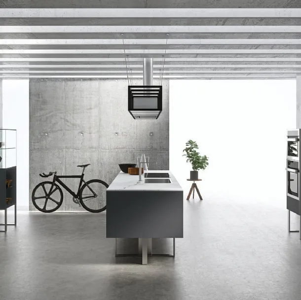 Cucina Design lineare Sipario in Fenix Grigio Bromo con top in laminam Calacatta di Aran