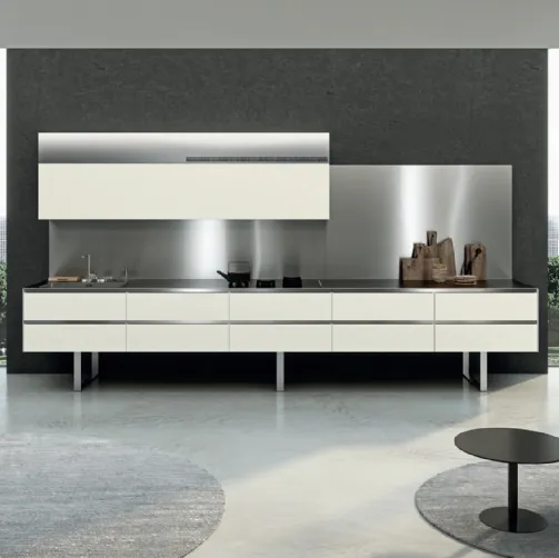 Cucina Design lineare Sipario in Fenix Bianco Kos e Acciaio inox di Aran