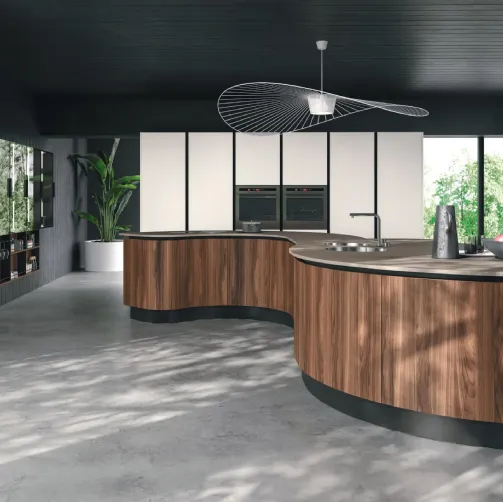 Cucina Design Volare con isola centrale dalle forme curvilinee in Legno di Aran