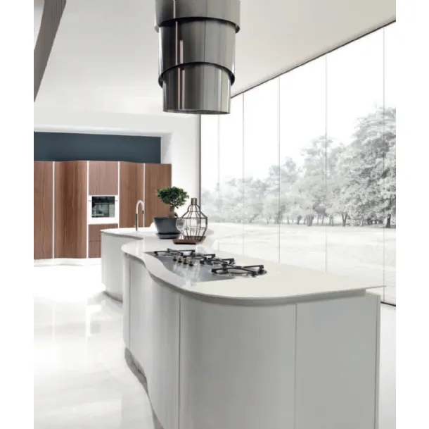Cucina Design curvilinea dalla forma sinuosa Volare in laccato Bianco lucido di Aran