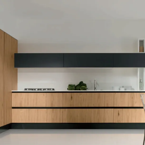 Cucina Design angolare Volare in Rovere naturale nodato e top Bianco di Aran