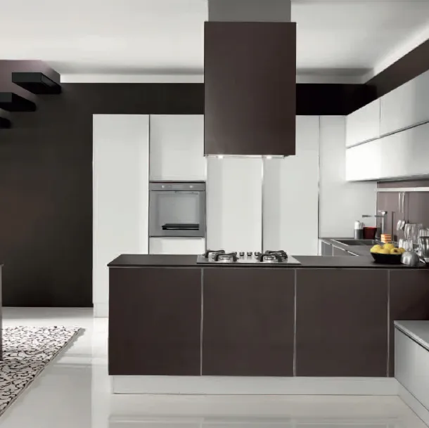 Cucina Design angolare Volare in Vetro liscio Marrone opaco e Bianco opaco di Aran