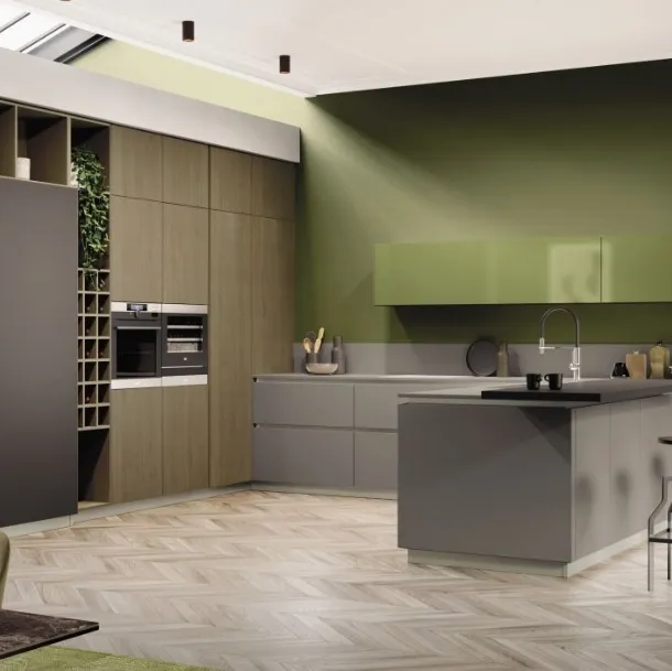 Cucina Moderna angolare con penisola AL 32 in Fenix Grigio Londra e pensili in Vetro Verde Oliva di Arrex