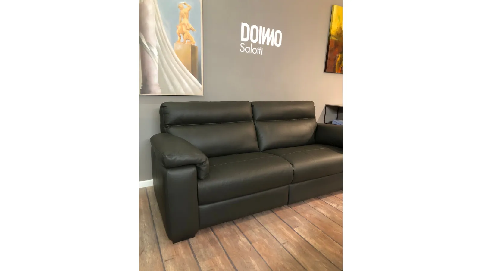 divano in pelle con relax elettrico