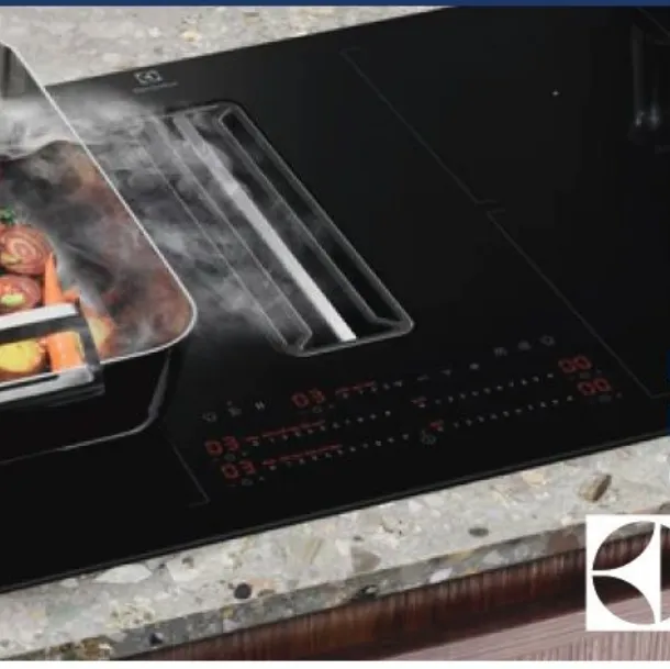 Cucina con piano e cappa integrata