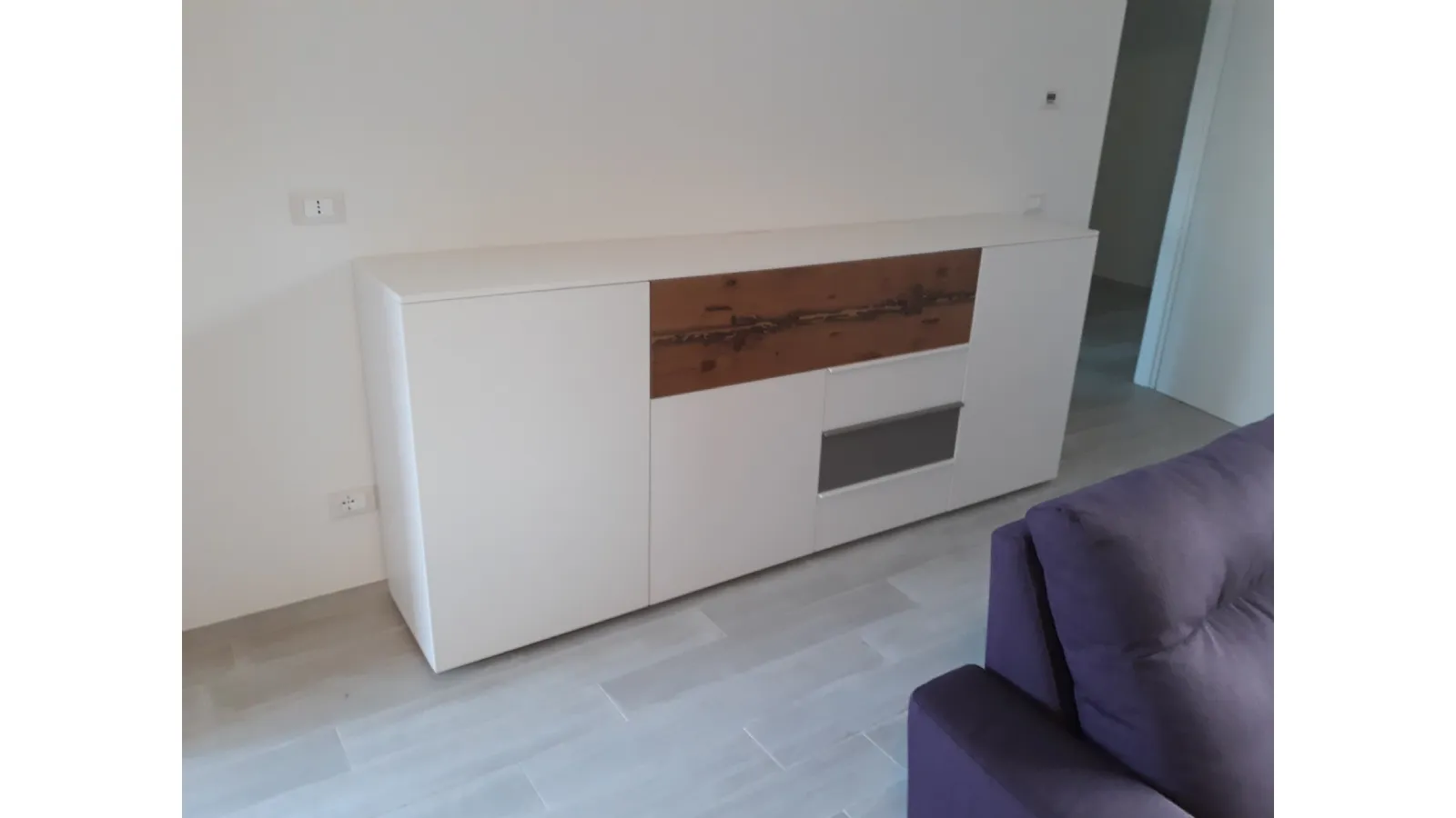 soggiorno moderno bianco e legno 